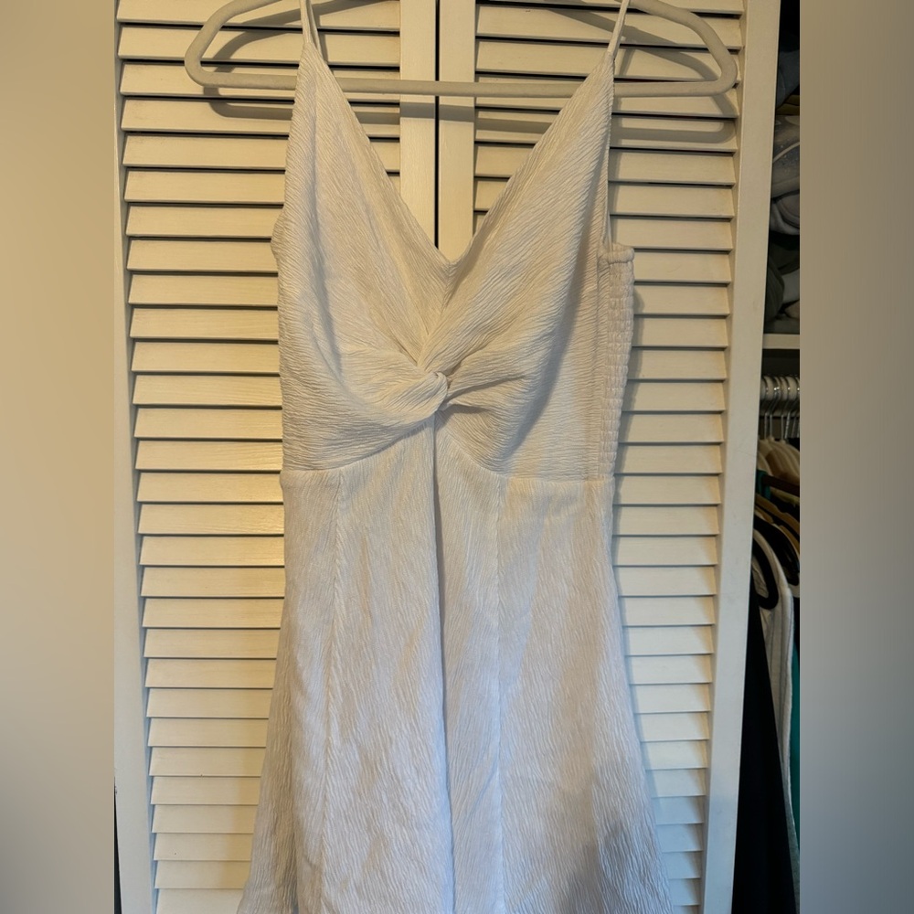 Abercrombie white romper with twist